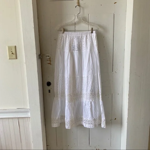 Elegant White Maxi Skirt - Picture 7 of 11